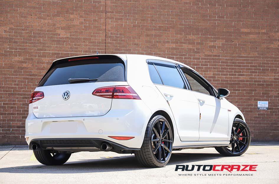 VOLKSWAGEN GOLF SECTOR SATIN BLACK